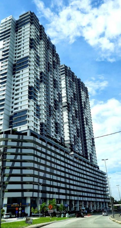 Attractive 3 Bedroom Condo With Pool-D Raudhah Homestay Kajang Esterno foto
