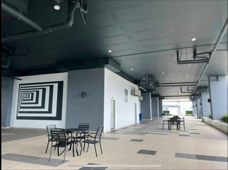 Attractive 3 Bedroom Condo With Pool-D Raudhah Homestay Kajang Esterno foto